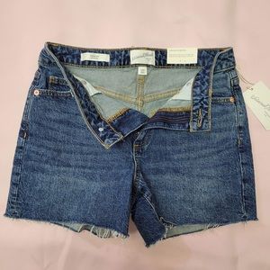 NWT Women’s High Rise Jean Shorts - Universal Thread Size 2